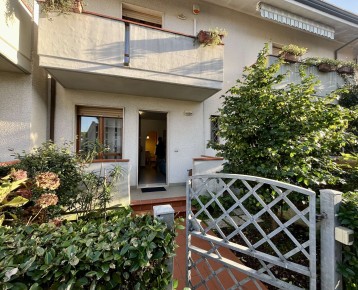 Villetta a schiera con giardin