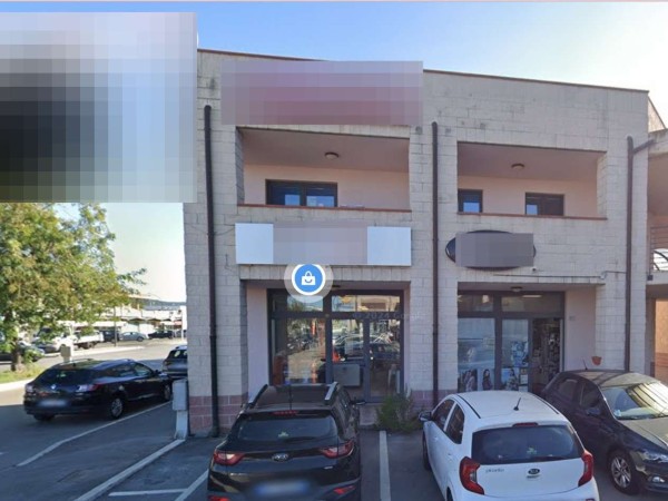 Vendesi fondo commerciale di 4