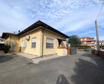 Marina Di Carrara - vendesi ab