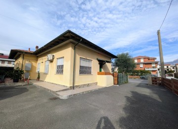 Marina Di Carrara - vendesi ab