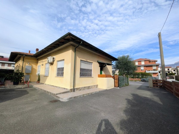 Marina Di Carrara - vendesi ab