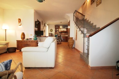 Villetta bifamiliare con giard