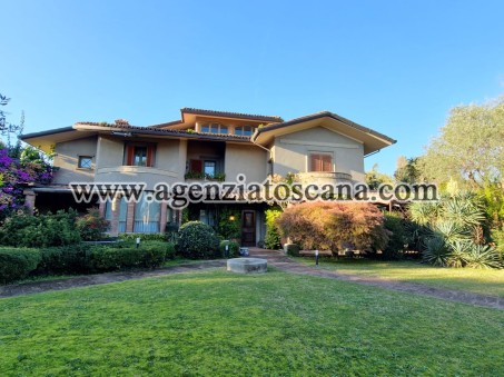 Ampia Villa Con Grande Giardino