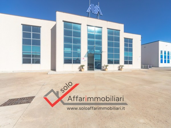 Riferimento LC120 - Capannone Commerciale in Vendita a Olbia