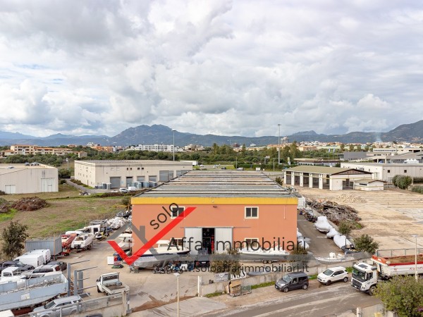 Riferimento LC121-8f14 - Capannone Commerciale in Vendita a Olbia