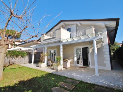 Immobile LT 903 Villa Levante - Villa Singola in Affitto a Marina Di Pietrasanta