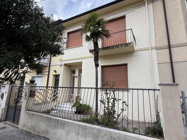 Riferimento VB74 - Villetta A Schiera in Vendita a Viareggio