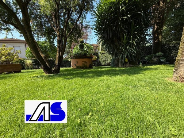 Rif. VV65 - villa in vendita a Massarosa - Bozzano | Foto 1