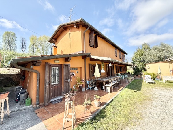 Riferimento VCAS01 - Casale in Vendita a Capezzano Pianore