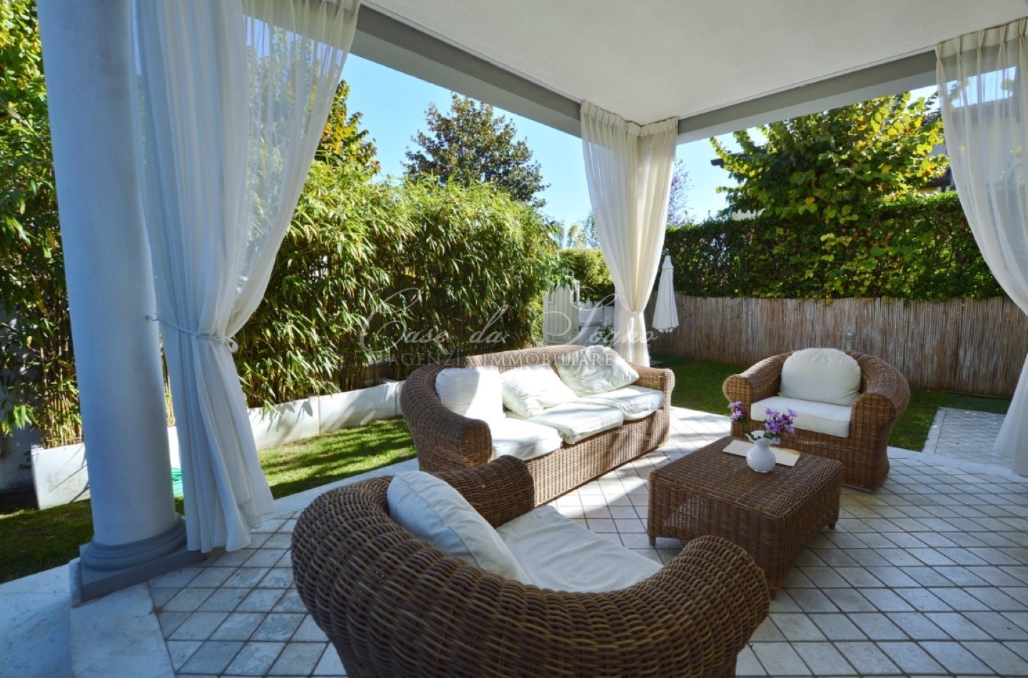 621 - cover Villa white