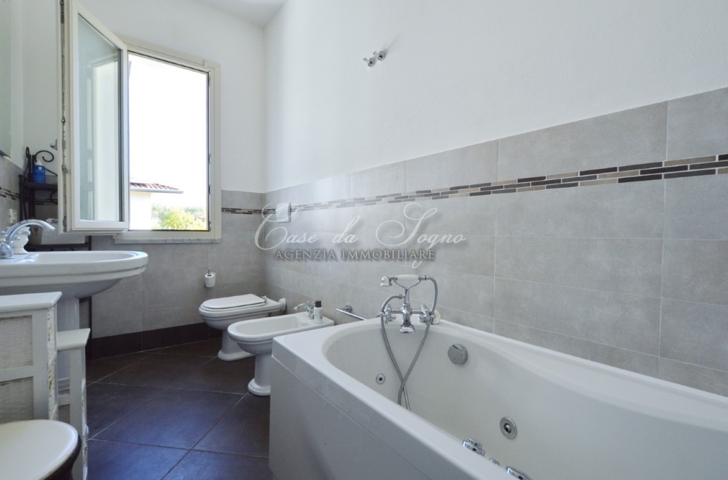 621 - cover Villa white