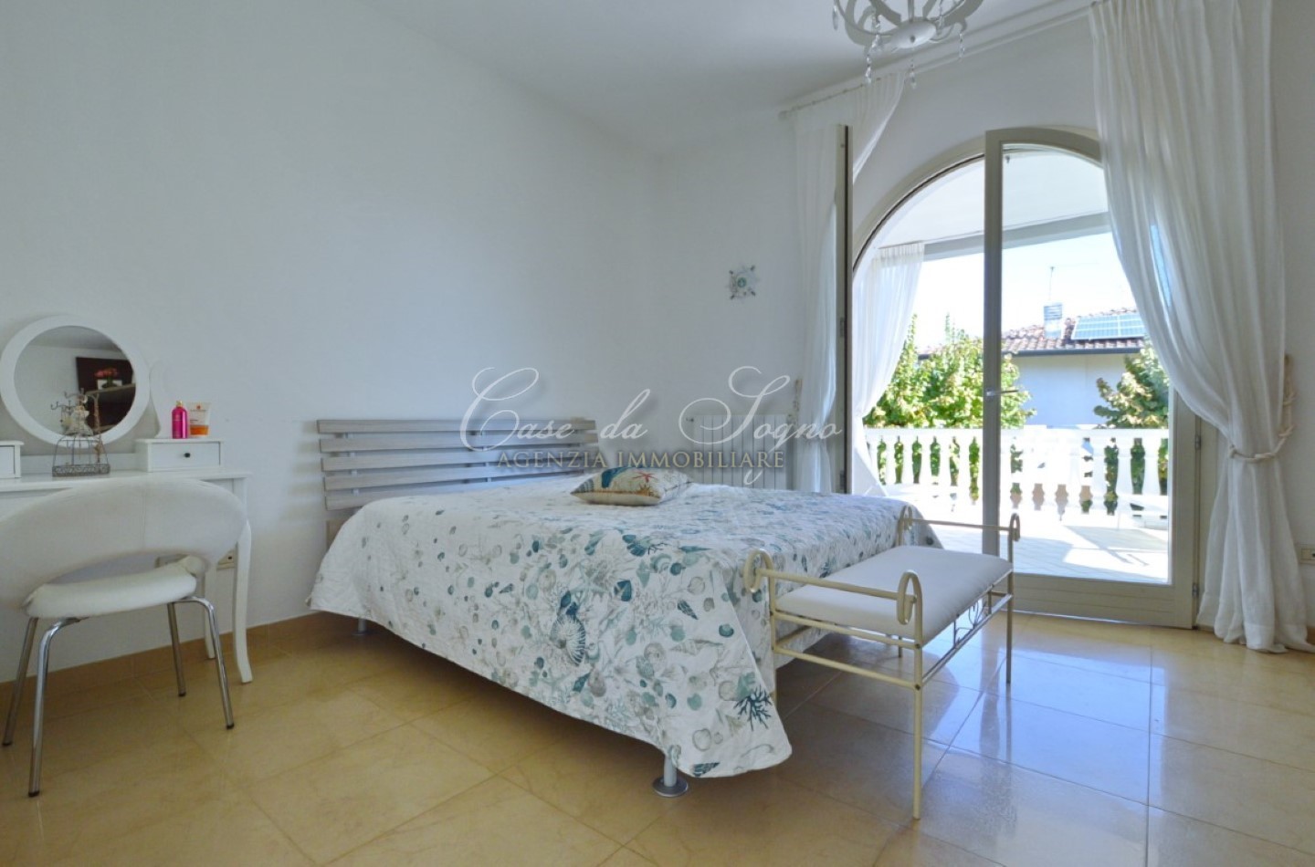 621 - cover Villa white