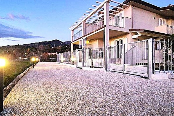 Villetta In Vendita A Camaiore