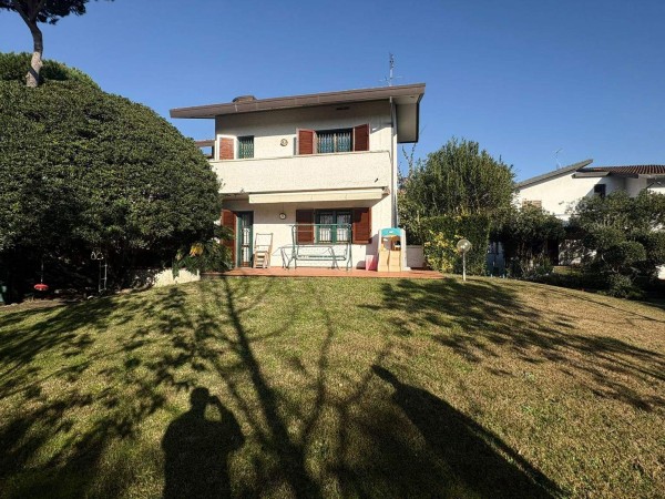 Porzione di Villa in vendita, Forte dei Marmi, Vittoria Apuana 
