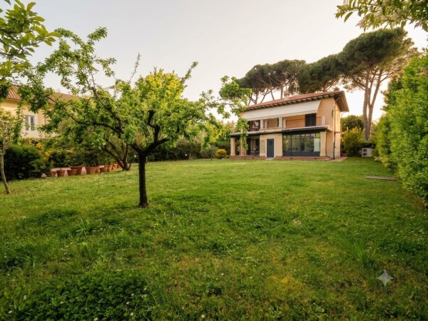 Villa Singola in vendita, Forte dei Marmi, Vittoria Apuana 