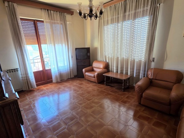 Capolona. Appartamento con tre