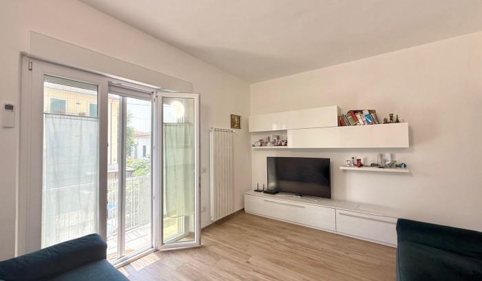 Riferimento L1015 - Bifamiliare in Vendita a Lido Di Camaiore