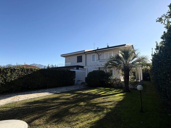 Villa Singola in affitto, Forte dei Marmi, Vittoria Apuana 