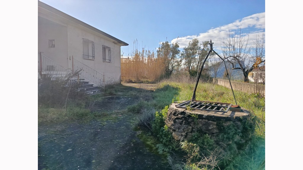 Villa Singolain Vendita, Cervaro - Riferimento: v38