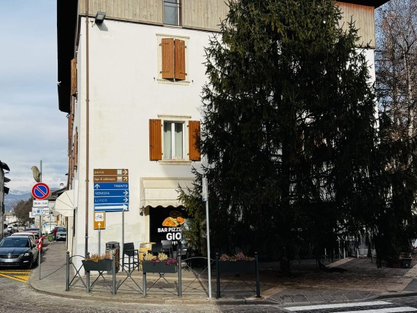 Riferimento M012 - Attività Commerciale in Vendita a Caldonazzo