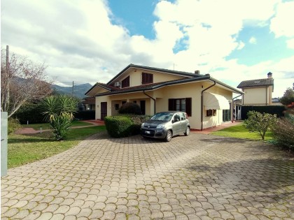 Immobile WA 15579 - Villa Bifamiliare in Vendita a Pietrasanta