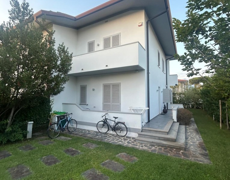 Villa bifamiliare ristrutturat