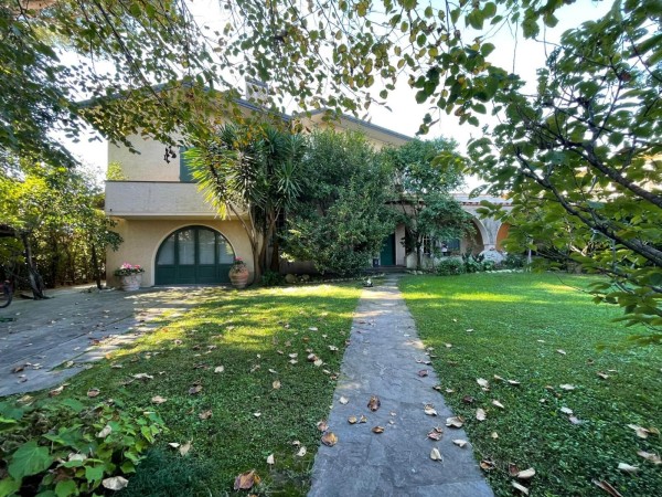 >Foto Anteprima WA 15582 - Villa Singola in Vendita a Marina Di Pietrasanta