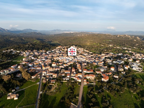 Casa indipendente con giardino