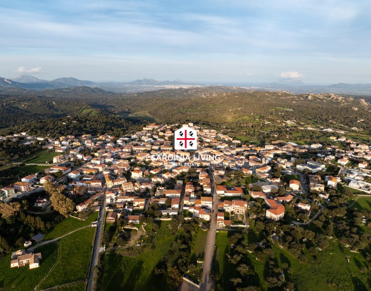 Casa indipendente con giardino