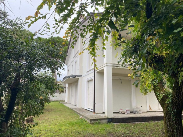 Villa Singola in vendita, Massa, Ronchi 