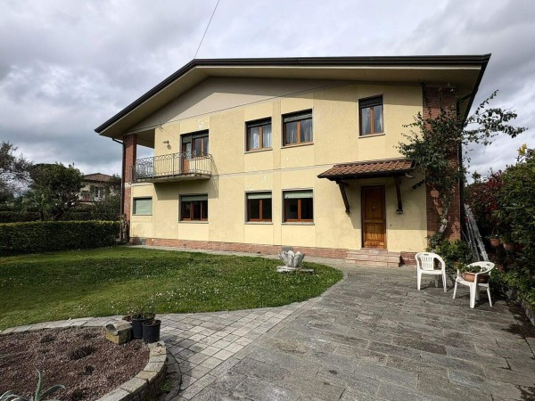 Villa Bifamiliare in affitto, Forte dei Marmi, Vittoria Apuana 