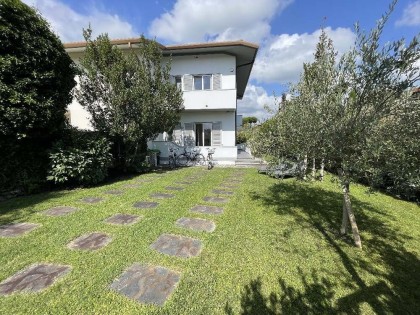 Immobile WA 15587 - Villa Bifamiliare in Vendita a Marina Di Pietrasanta