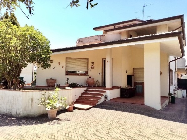 Rif. H2026 - villa in vendita a Massarosa | Foto 1