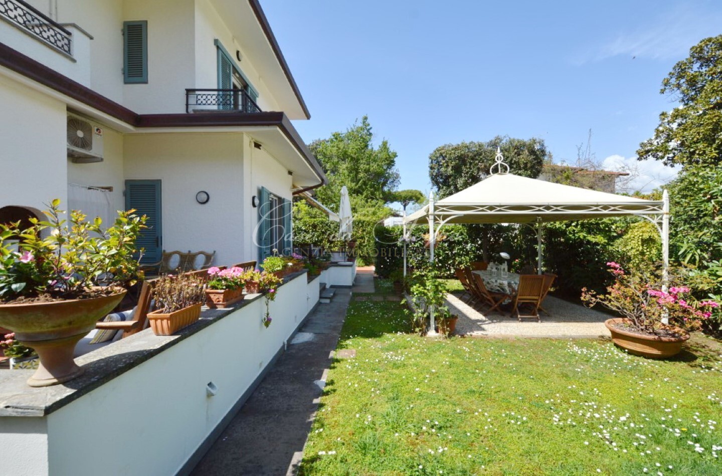 625 - cover Villa floreal