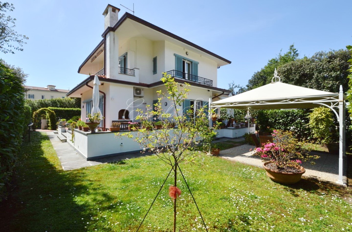625 - cover Villa floreal