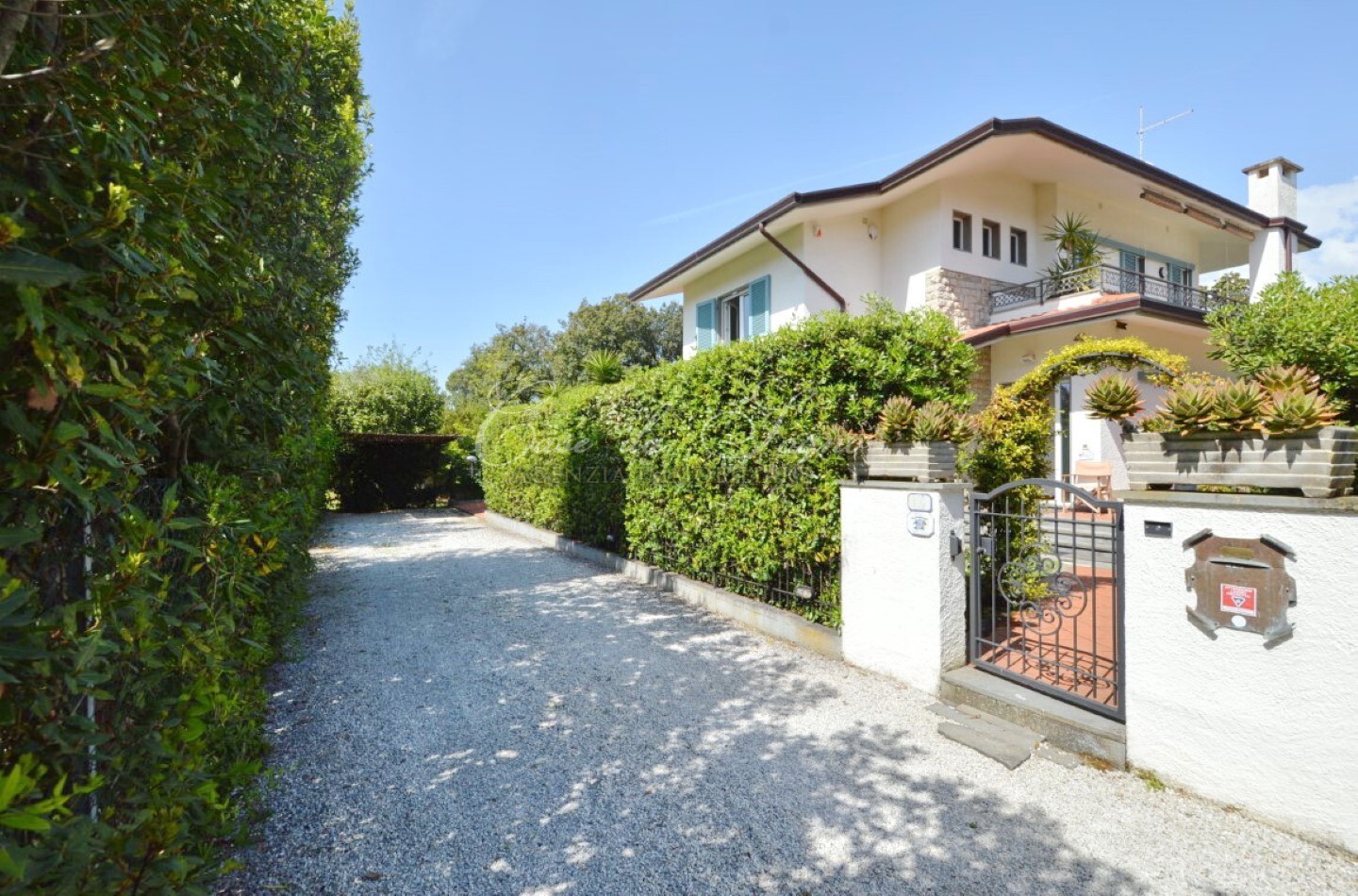 625 - cover Villa floreal