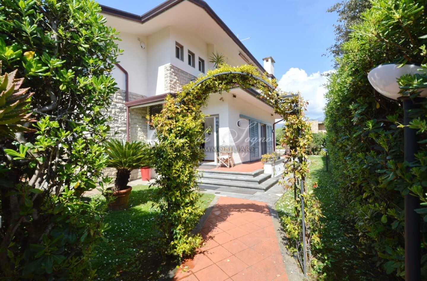 625 - cover Villa floreal