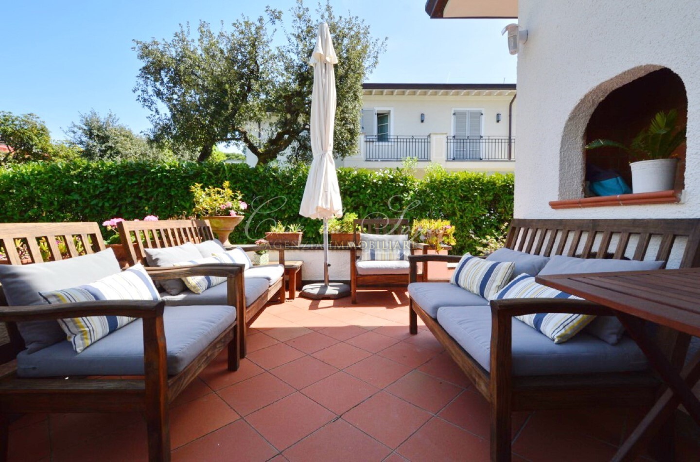 625 - cover Villa floreal