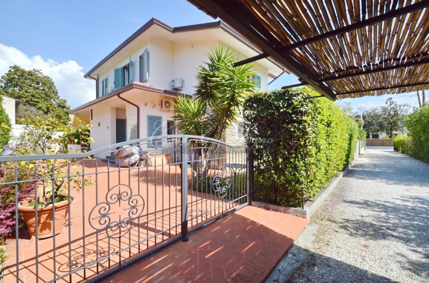 625 - cover Villa floreal