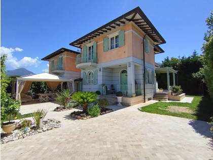 Immobile WA 15593 - Villa Bifamiliare in Vendita a Marina Di Pietrasanta
