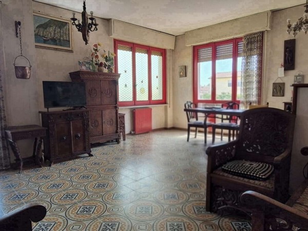 Marina di Massa - Vendesi appa