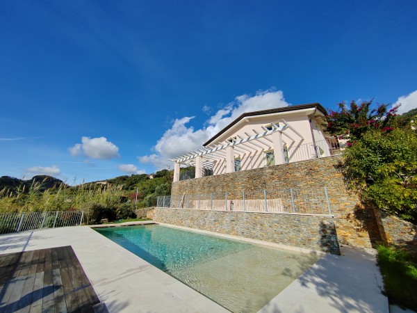 Sea-view villa on the first hi