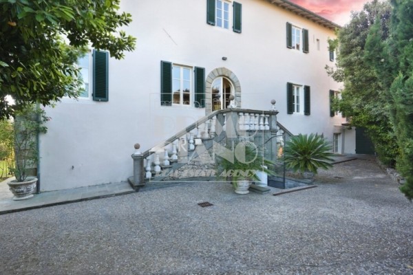 Villa For Sale In Lucca