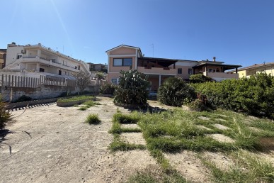 Appartamento con ingresso indi