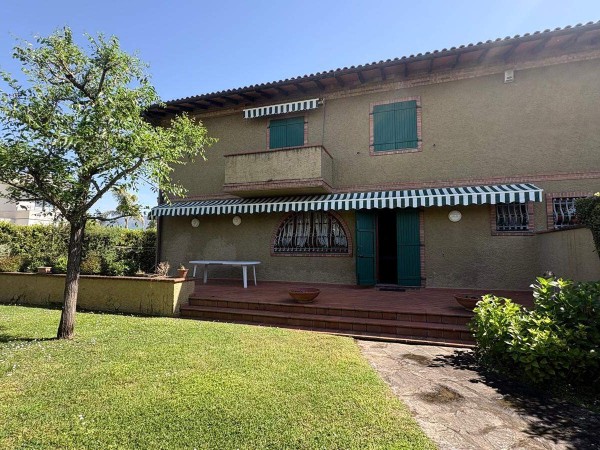 Villa Bifamiliare in affitto, Forte dei Marmi, Vittoria Apuana 