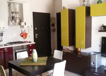 Bilocale con terrazza zona pia