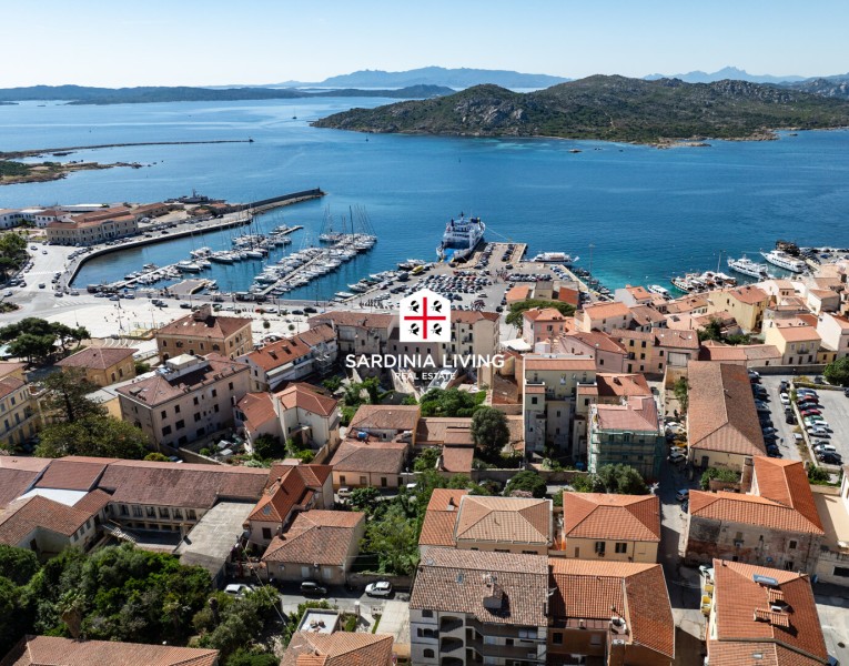 Ampio trilocale vista mare