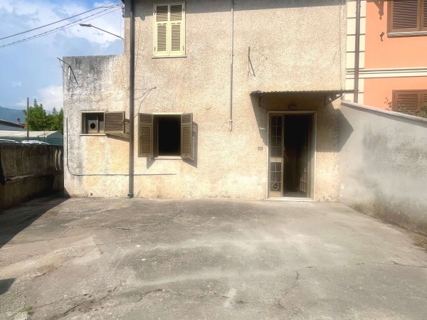 Casa semi indipendente con res