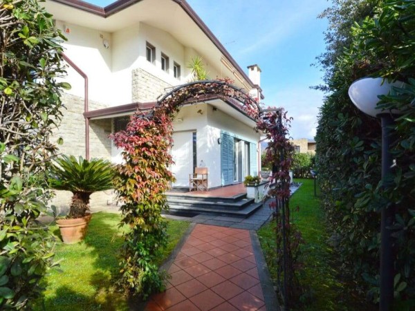 Villa Singola in vendita, Forte dei Marmi, Vittoria Apuana 