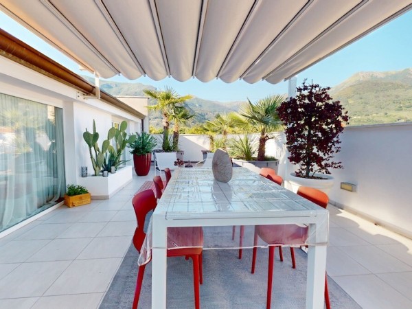 Attico con terrazza e posto au
